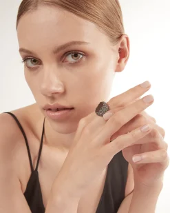 ANELLO CHEVALIER FOGLIE CON PIETRA NERA