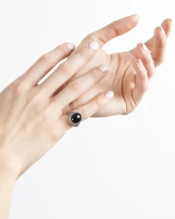 ANELLO CHEVALIER OVALE PUNTINATO CON PIETRA ONICE
