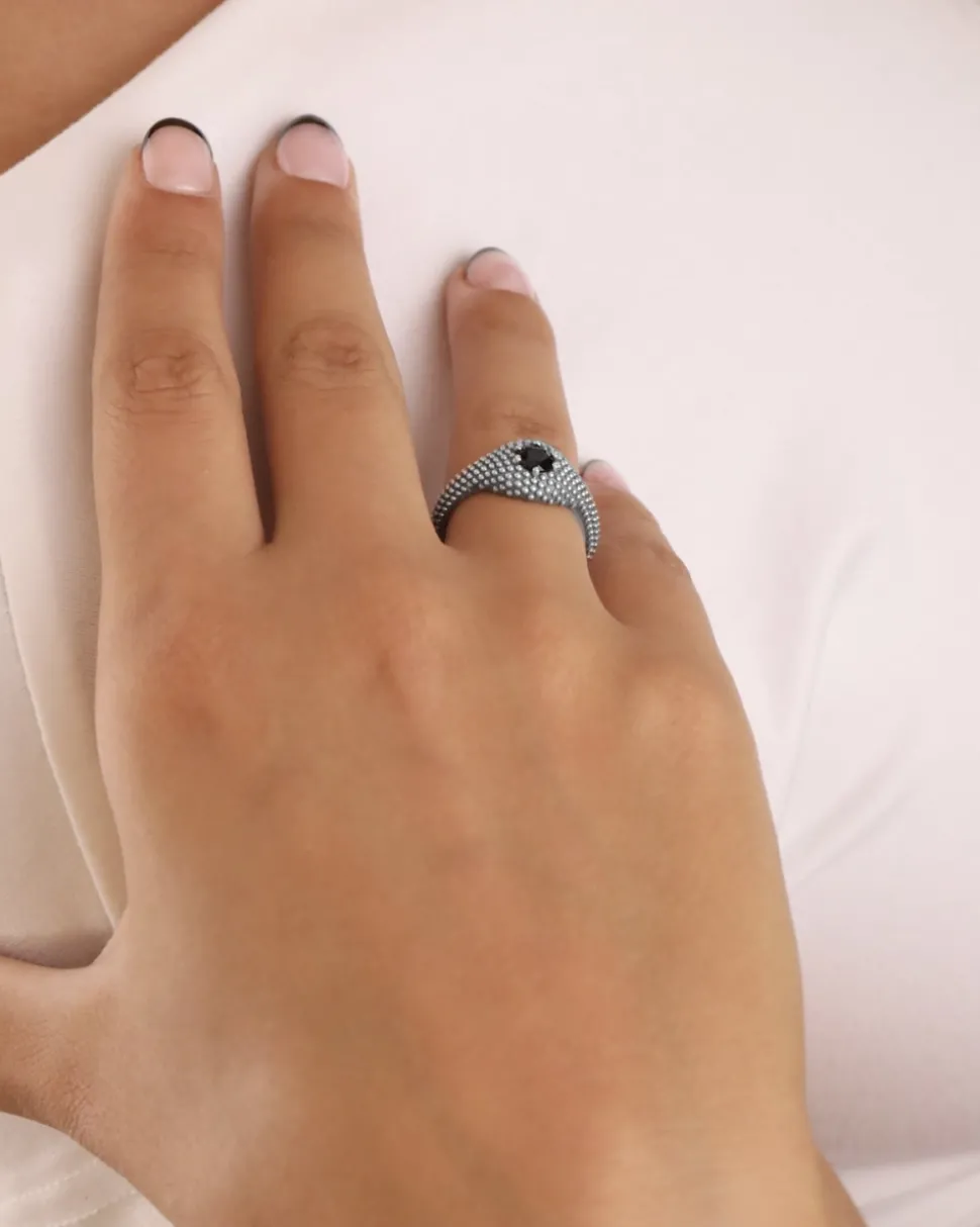 ANELLO CHEVALIER PUNTINATO THOUSAND EYES IN ARGENTO CON BRILLANTE NERO