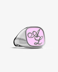 ANELLO CHEVALIER QUADRATO SMUSSATO CON LETTERA INIZIALE PERSONALIZZATA