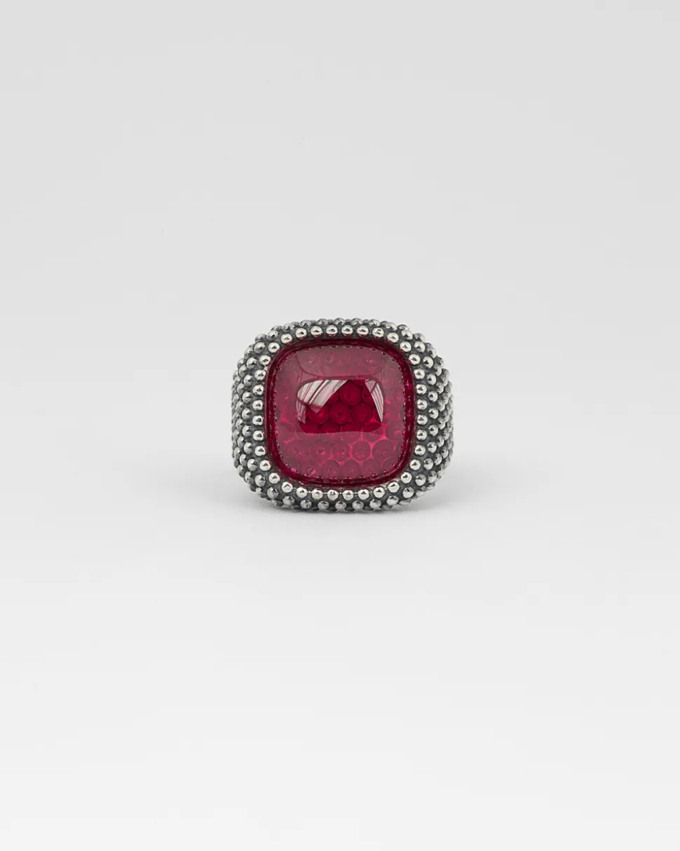 ANELLO CHEVALIER QUADRATO PUNTINATO CON PIETRA ROSSA