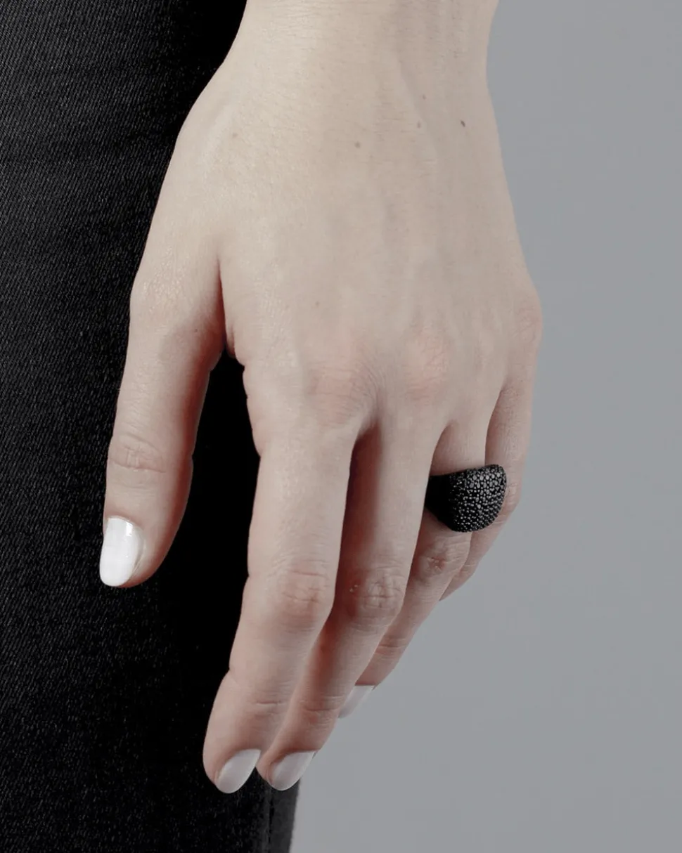 ANELLO CHEVALIER QUADRATO NERO CON BRILLANTI
