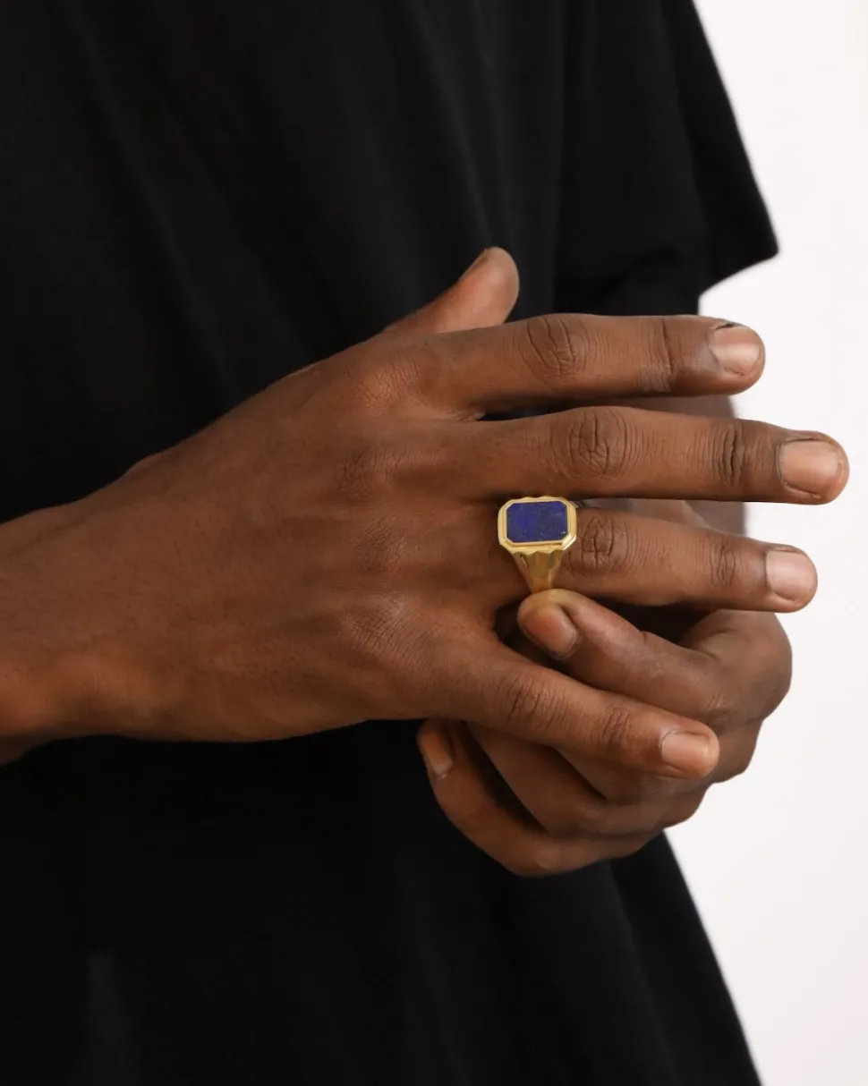 ANELLO CHEVALIER RETTANGOLARE WISDOM STONE PLACCATO ORO CON PIETRA LAPIS PIATTA