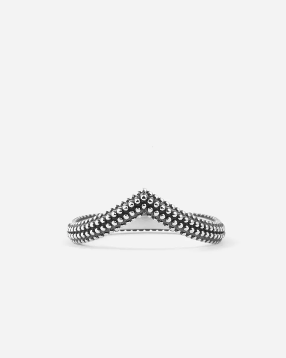 ANELLO CHEVRON PUNTINATO IN ARGENTO