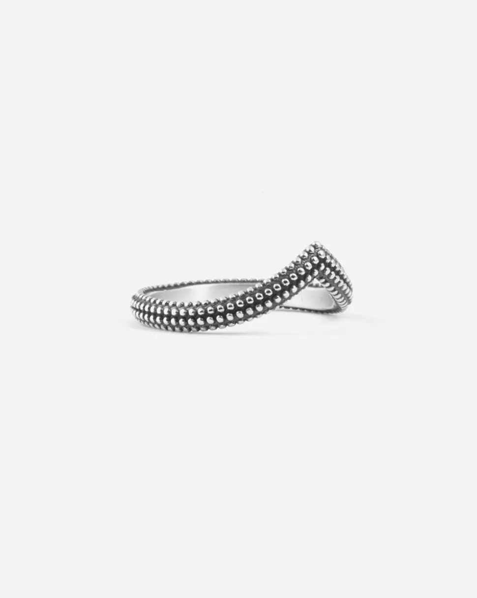 ANELLO CHEVRON PUNTINATO IN ARGENTO