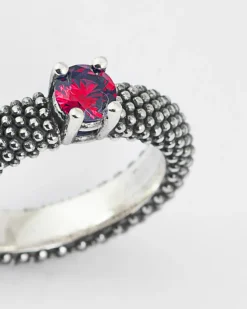 ANELLO FEDE SOLITARIO PUNTINATA CON BRILLANTE ROSSO