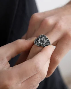 ANELLO TESCHIO PUNTINATO