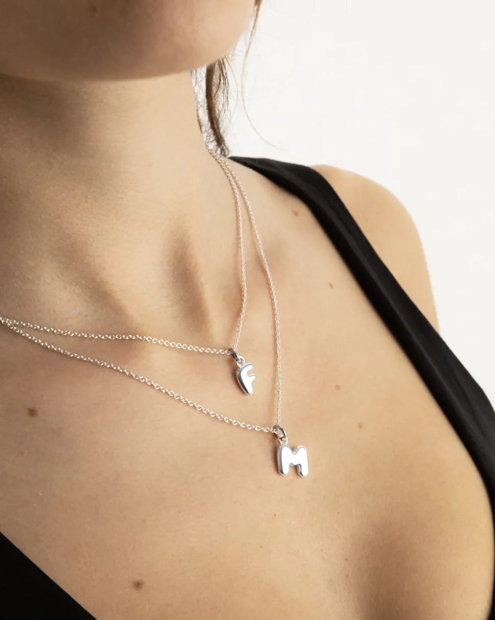 CIONDOLO LETTERA BOLD IN ARGENTO
