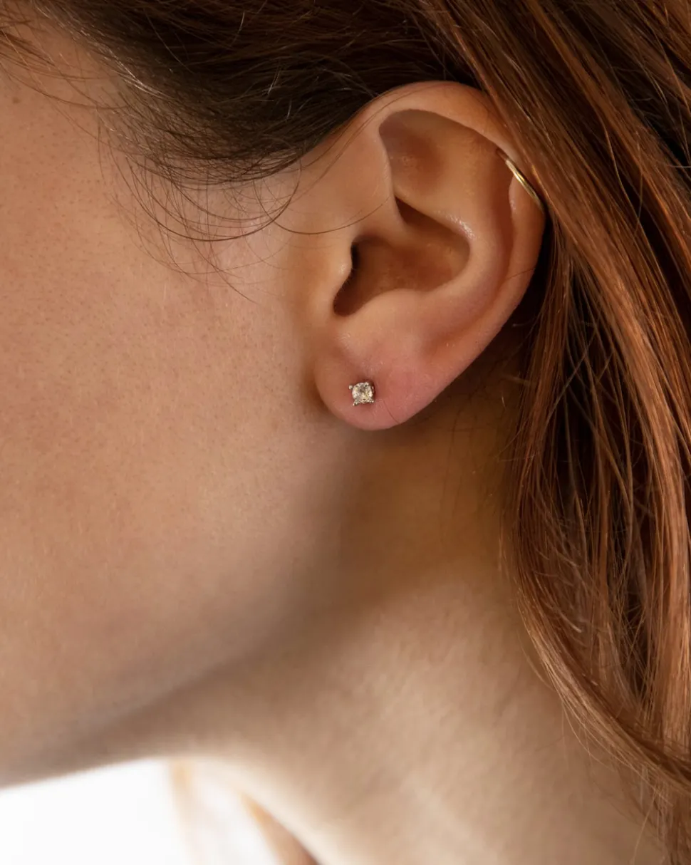 ORECCHINO PUNTO LUCE IN ARGENTO RODIATO
